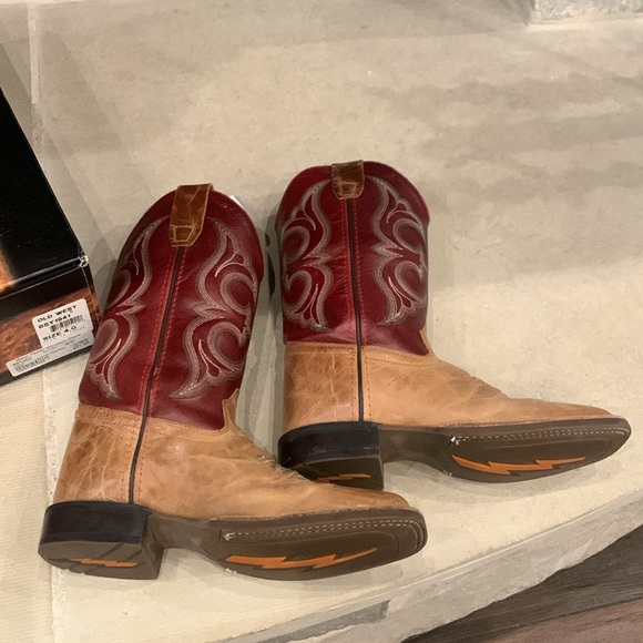 Old West boys Boots size 4, worn once for a wedding. Excellent condition - Picture 6 of 7